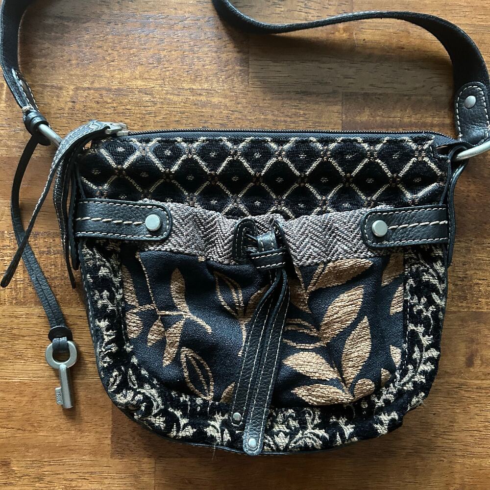 Vintage-Inspired Boho Floral Fossil Crossbody - Picture 2 of 14